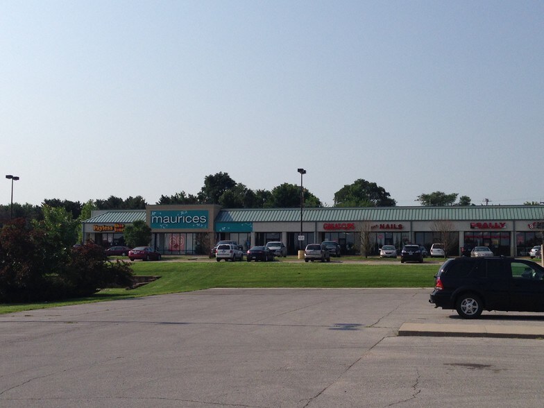 More Photos Of 2802 S Center St, Marshalltown Unknown For Lease