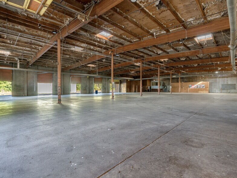 More Photos Of 16700 S Highway 99W, Amity Distribution For Sale