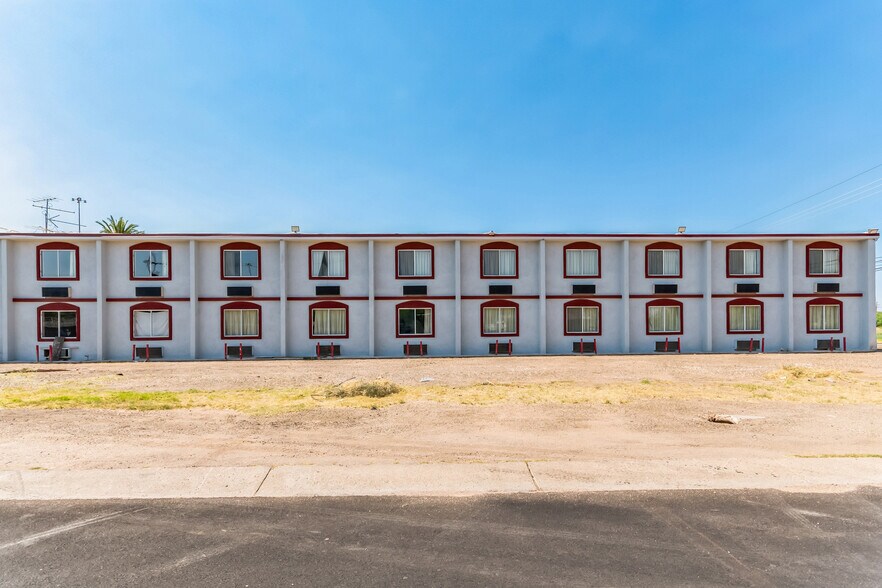 More Photos Of 1000 S Freeway, Tucson Rehabilitation Center For Lease