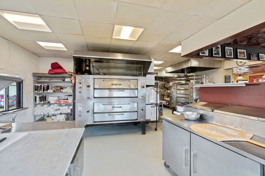 More Photos Of 76 E Pulaski Rd, Huntington Station Fast Food For Sale