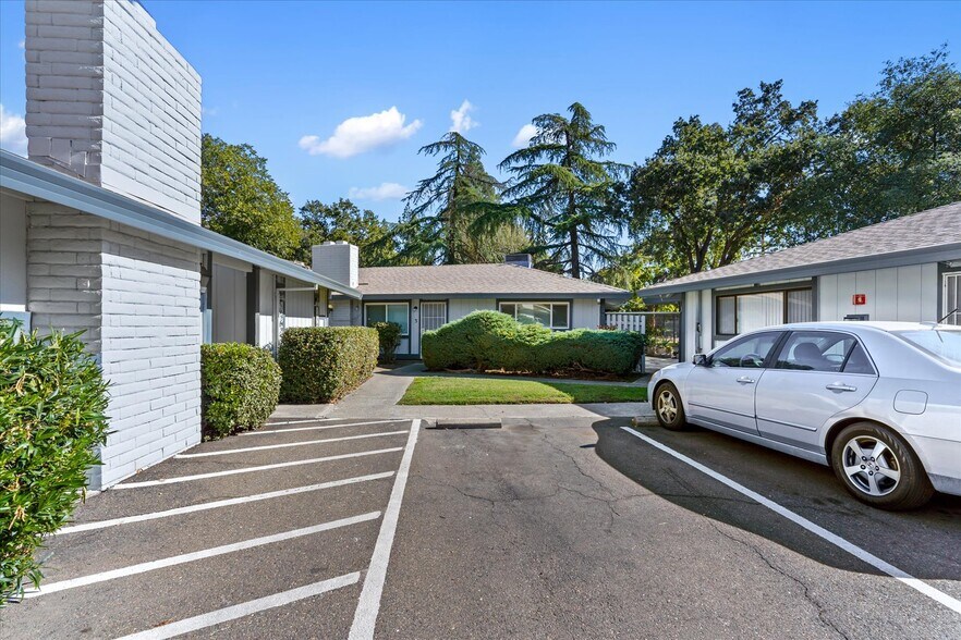 More Photos Of 2316 Villanova Cir, Sacramento Apartments For Sale