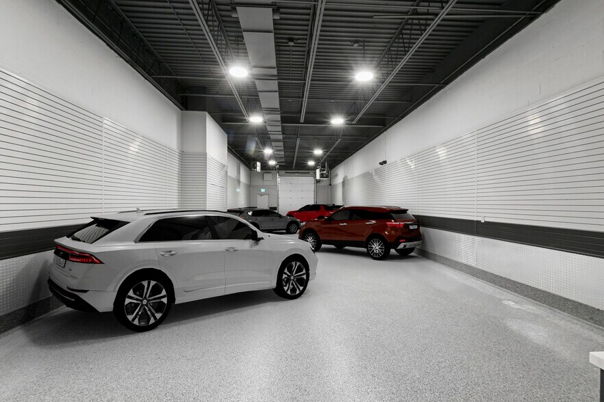 More Photos Of 2721 Markham Rd, Toronto Showroom For Sale