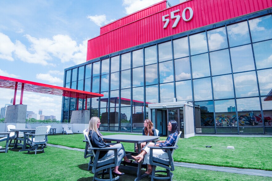 More Photos Of 550 Pharr Rd NE, Atlanta Office For Sale