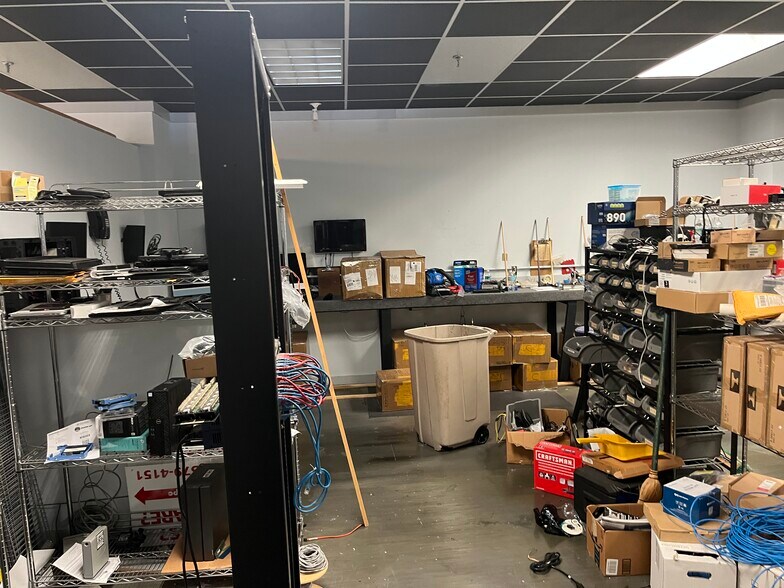 More Photos Of 5585 University Blvd W, Jacksonville Storefront Retail Office For Sale