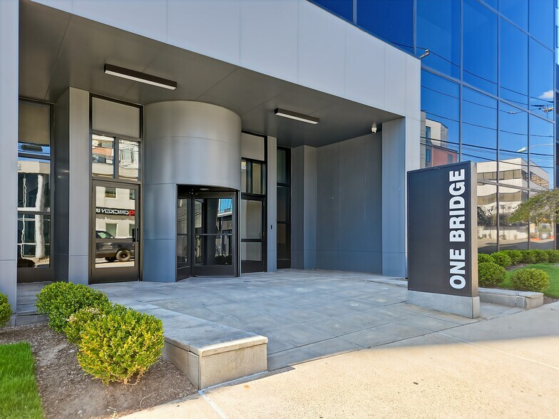 More Photos Of 1 Bridge Plz N, Fort Lee Coworking Space
