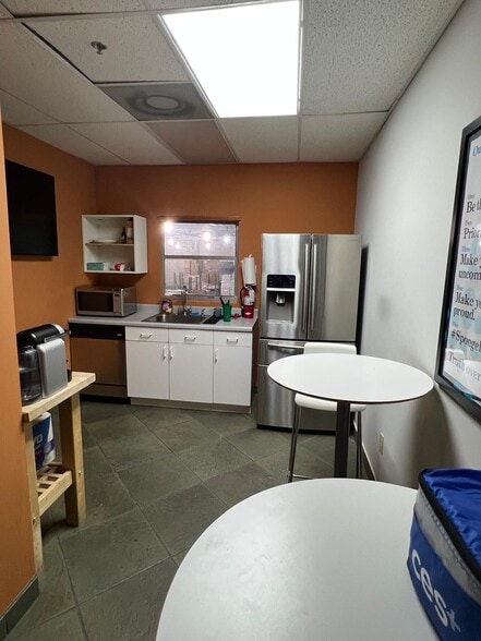More Photos Of 2300-2350 NW 102nd Pl, Doral Warehouse For Lease