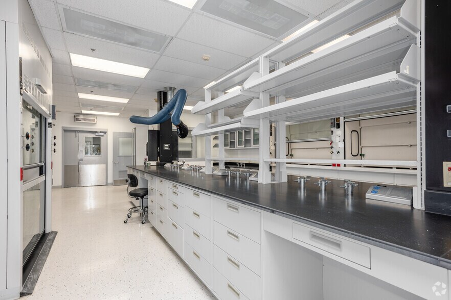 More Photos Of 6411 Beckley St, Baltimore Research And Development For Lease