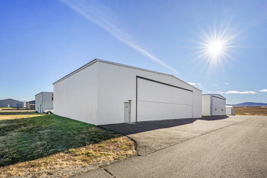More Photos Of 3229 Airport Rd, Helena Airplane Hangar For Sale