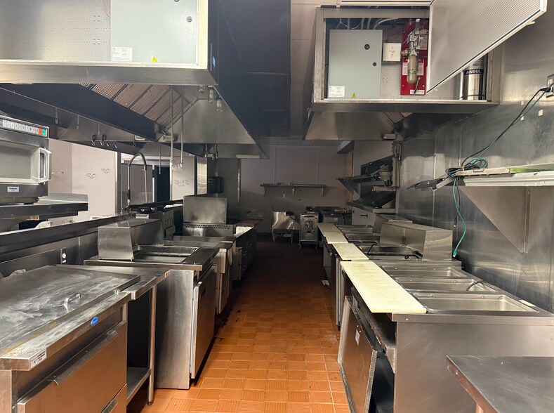 More Photos Of 8001 NW 36th St, Doral Restaurant For Lease