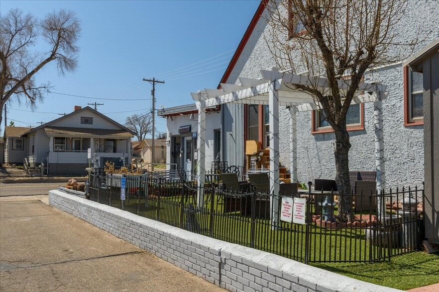 More Photos Of 215 E 3rd St, La Junta Hotel For Sale