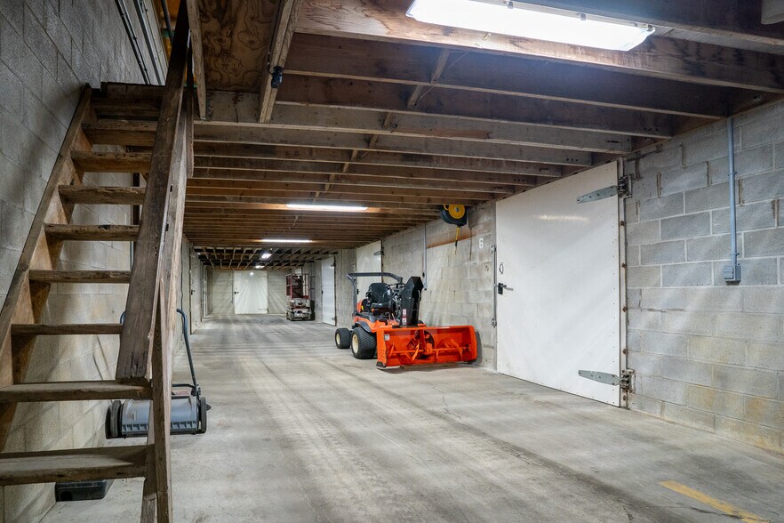 More Photos Of 266 Norwich Rd, Scotland Industrial For Lease