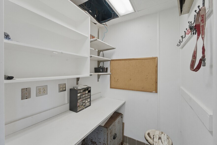 More Photos Of 5079 James Madison Pky, King George Fast Food For Sale