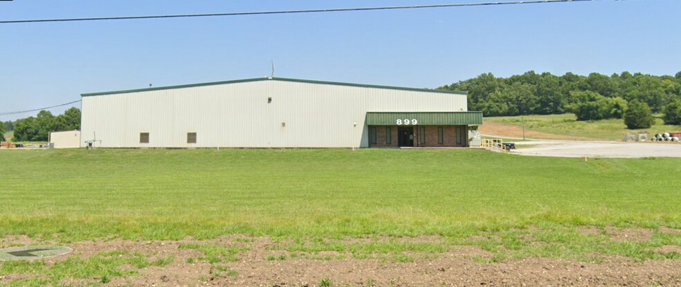 More Photos Of 899 Industrial Dr, Lewisburg Warehouse For Lease