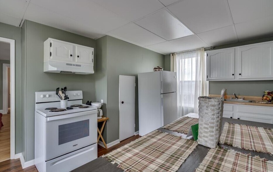 More Photos Of 16 Bethune St, Alexandria Bay Marina For Sale
