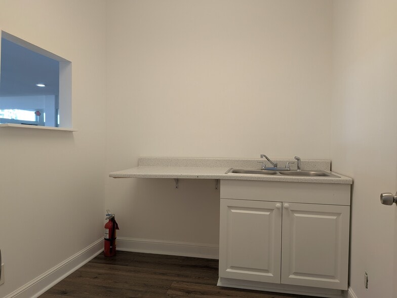 More Photos Of 3038 N Federal Hwy, Fort Lauderdale Unknown For Lease