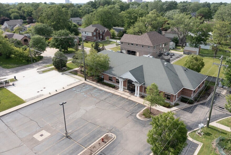 More Photos Of 415 E Maple Rd, Troy Medical For Sale