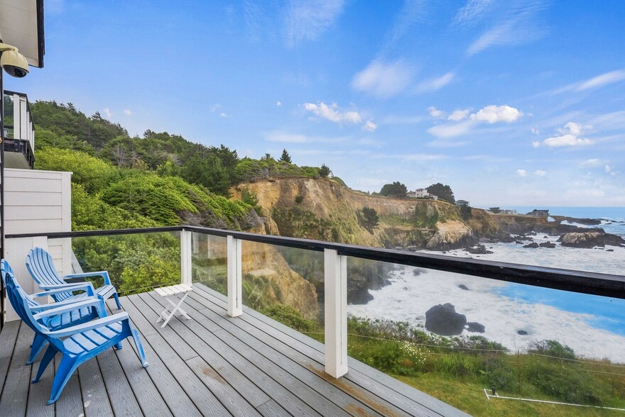 More Photos Of 266 Dolphin Dr, Whitethorn Hotel For Sale