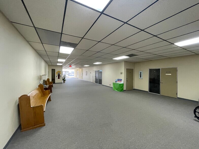 More Photos Of 809 Gallagher Dr, Sherman General Retail For Sale