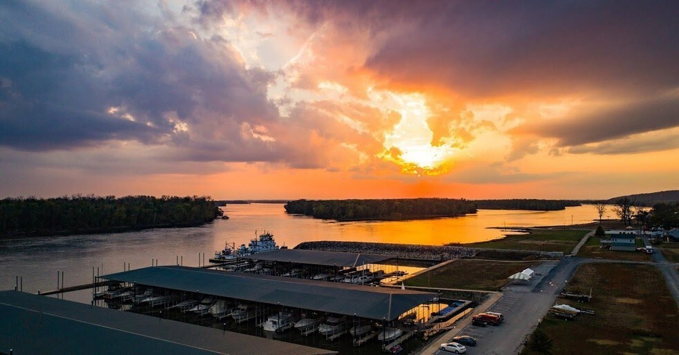 More Photos Of 215 W Water St, Grafton Marina For Sale