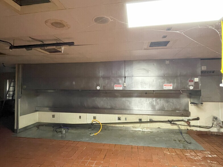 More Photos Of 2235 Burton Ln, Martinsville General Retail For Sale