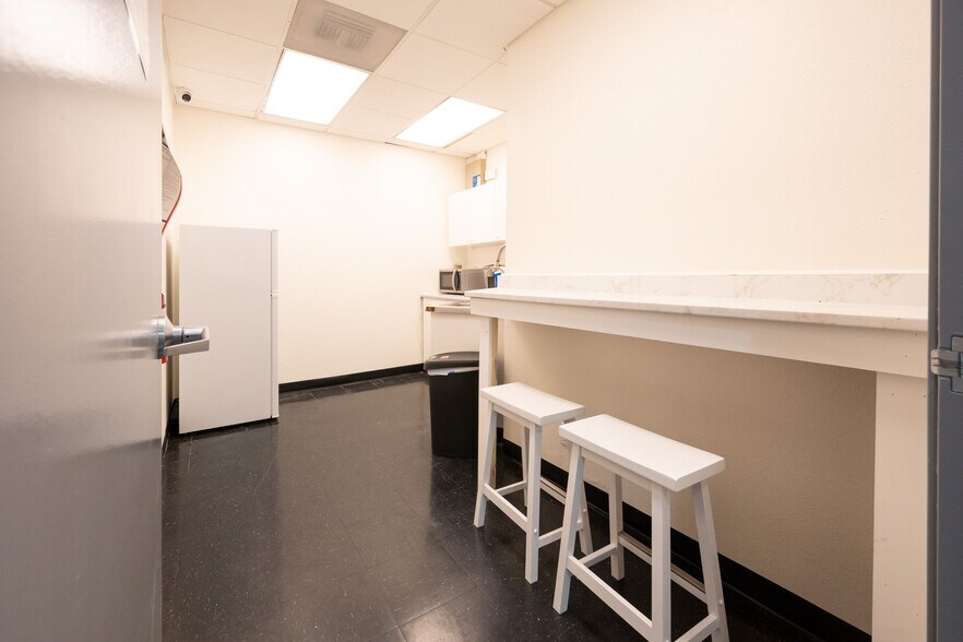 More Photos Of 601 S Rancho Dr, Las Vegas Medical For Sale