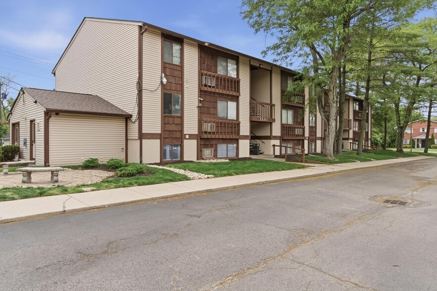 Primary Photo Of 1631 Jackson Ln, Middletown Multifamily For Sale