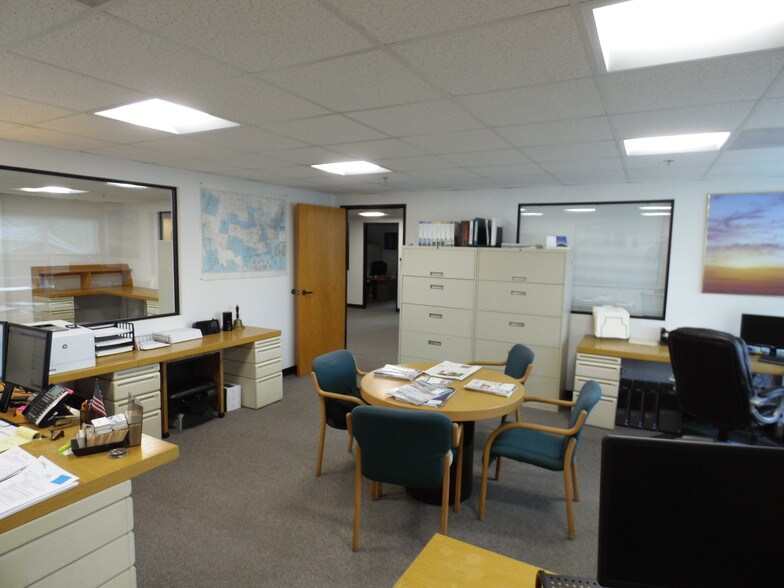 More Photos Of 2558 Roosevelt St, Carlsbad Office For Lease