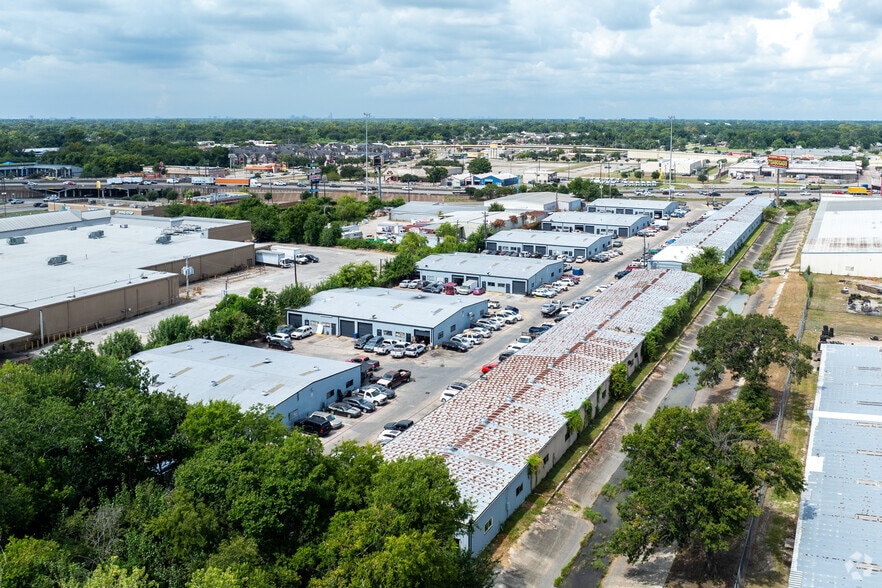More Photos Of 7676 N I-45, Houston Unknown For Lease