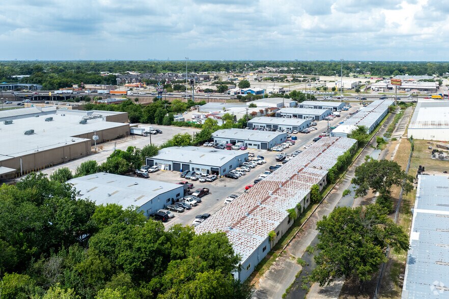 More Photos Of 7676 N I-45, Houston Unknown For Lease