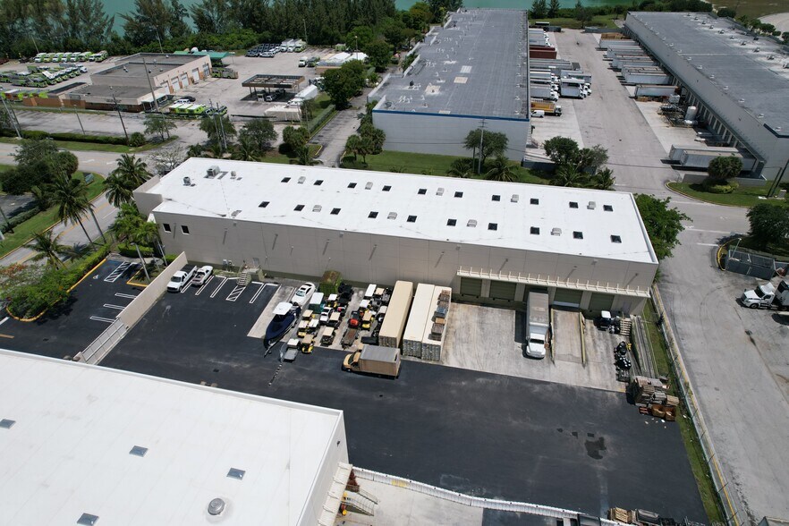 More Photos Of 7999 NW 81st Pl, Medley Warehouse For Lease