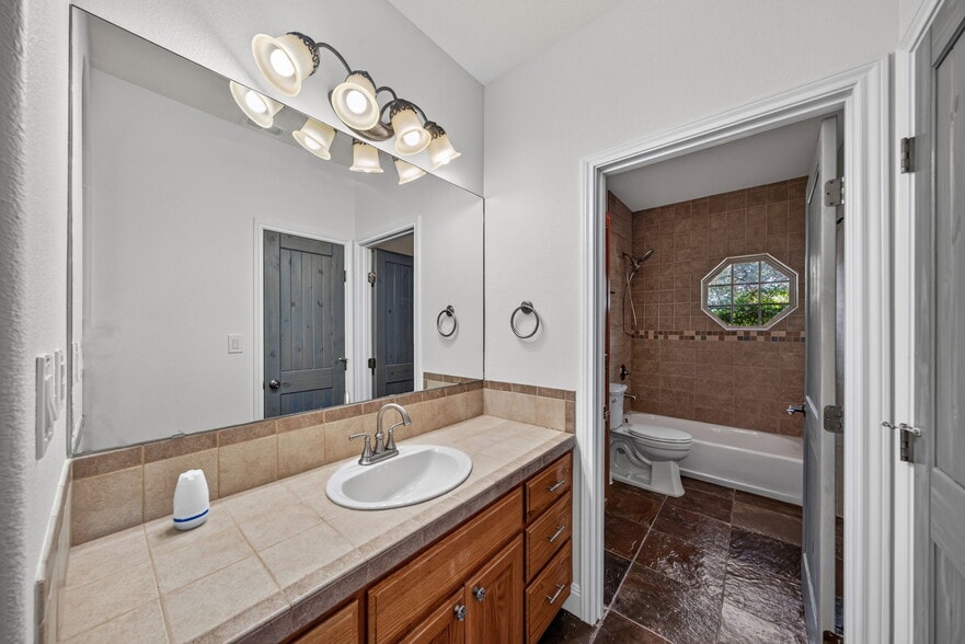 More Photos Of 2234 Highway 90 w, Castroville Flex For Sale