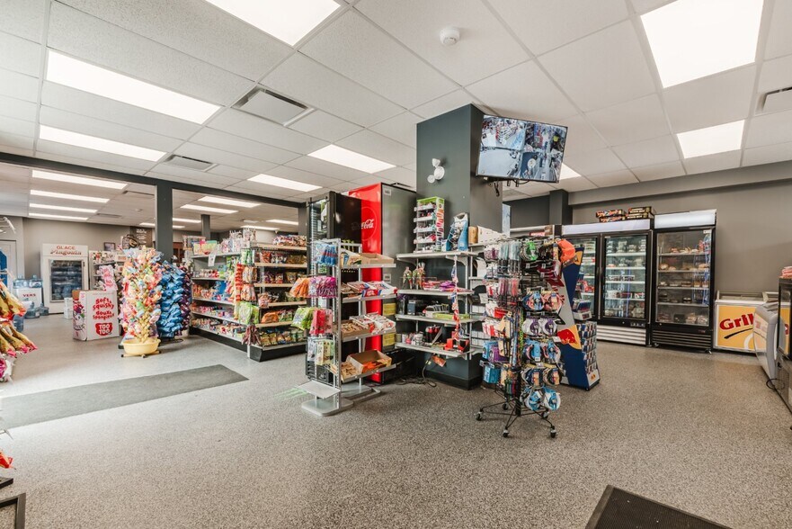 More Photos Of 4095 Rue De L'église, Franklin Service Station For Sale