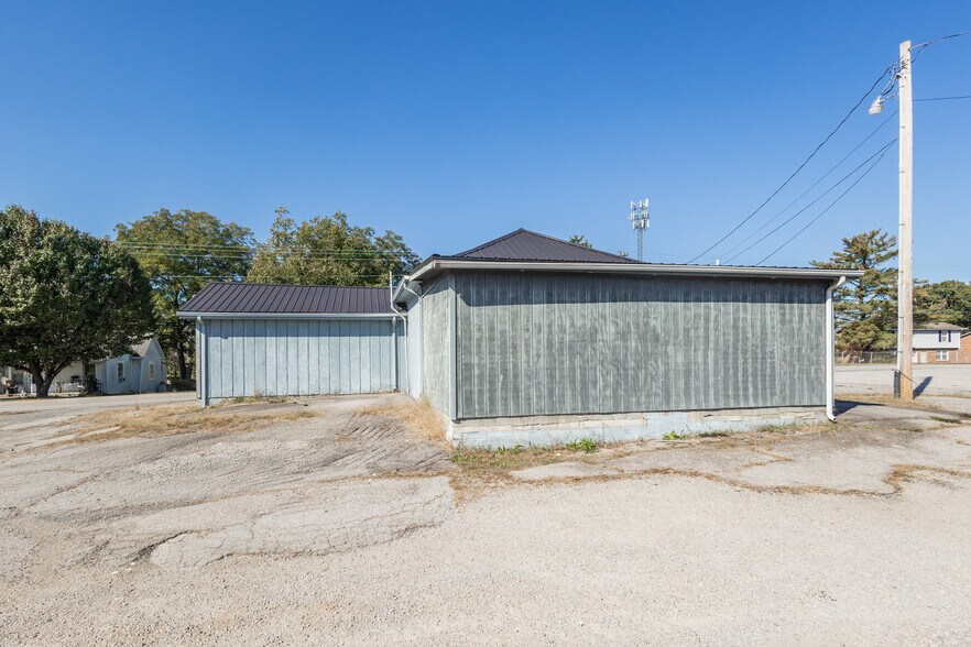 More Photos Of 2690 Old Richmond Road, Danville Office For Sale