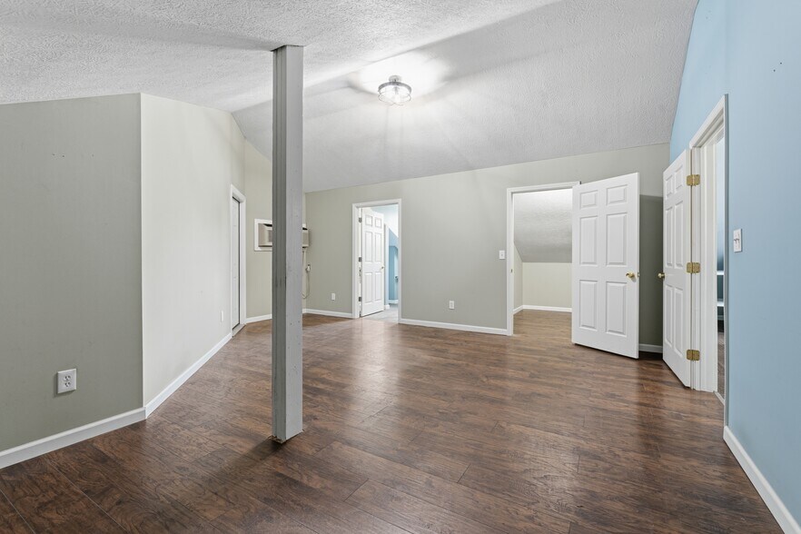 More Photos Of 9317 S Johnstown-Alexandria Rd, Johnstown Horse Stables For Sale