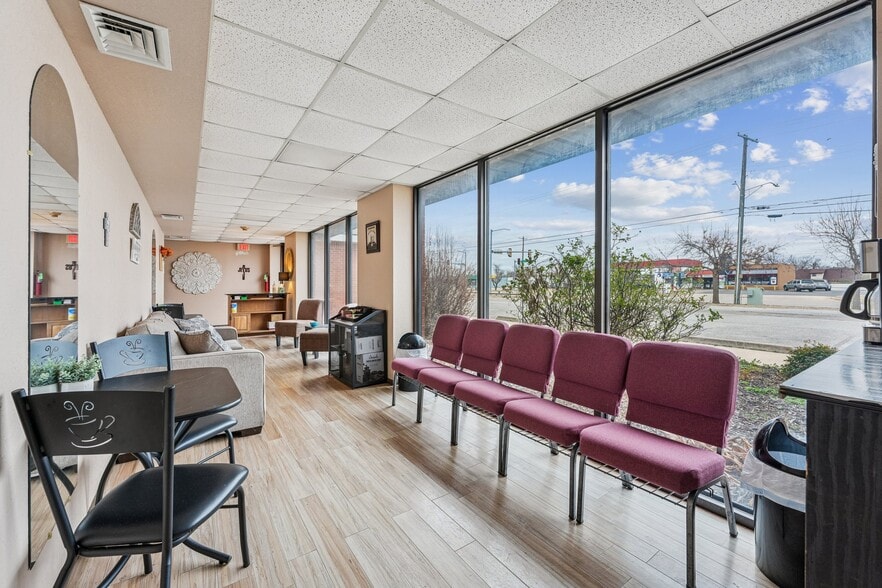 More Photos Of 1005 SW 4th St, Moore Religious Facility For Sale