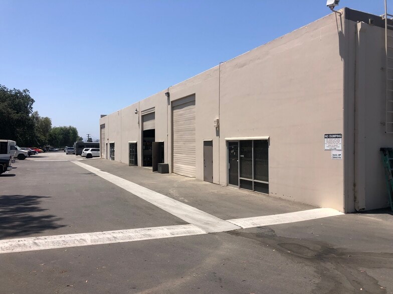 More Photos Of 490 E Easy St, Simi Valley Warehouse For Lease