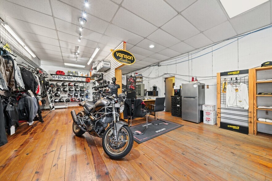 More Photos Of 1005 Route 9W, Fort Montgomery Auto Repair For Sale
