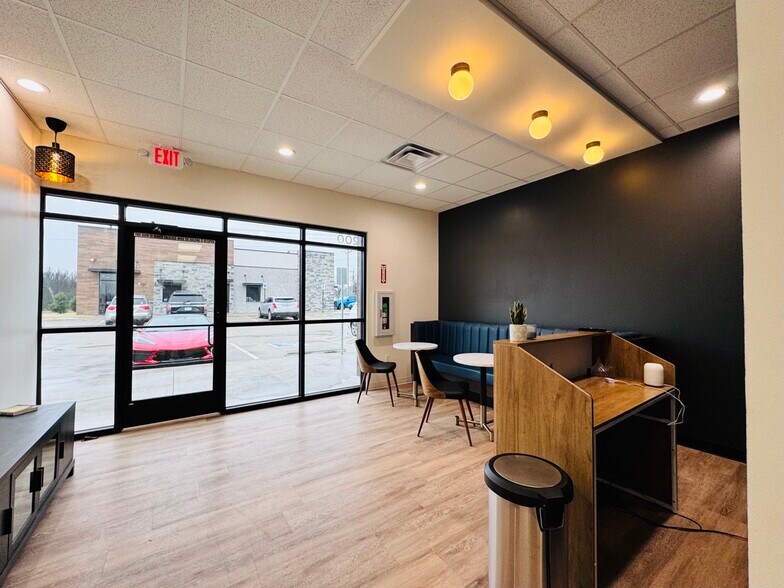 More Photos Of 15105 Crown At Lone Oak Rd, Edmond Office For Lease