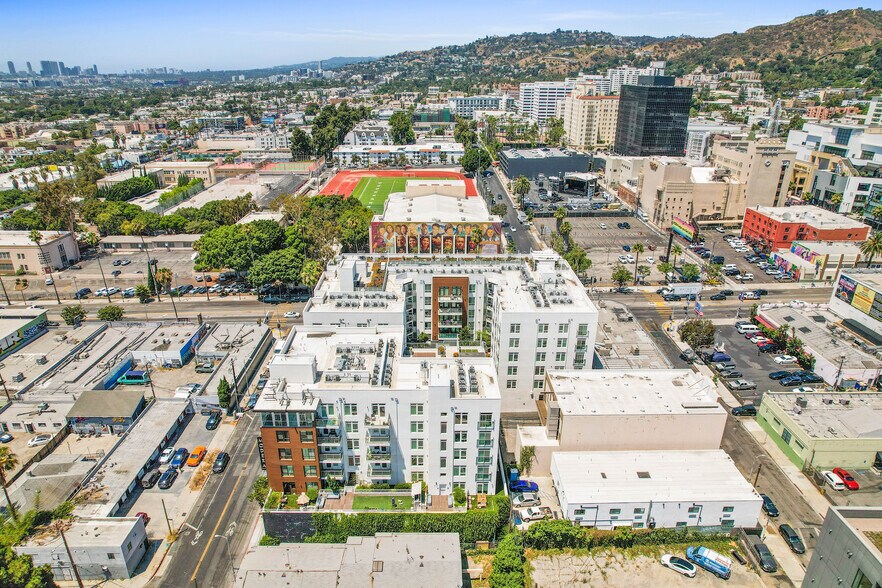 More Photos Of 1600 N Highland Ave, Los Angeles Apartments For Lease