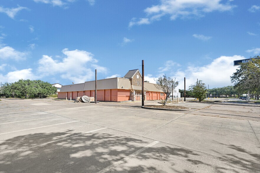 More Photos Of 4717 I-10 Fwy, Baytown General Retail For Sale