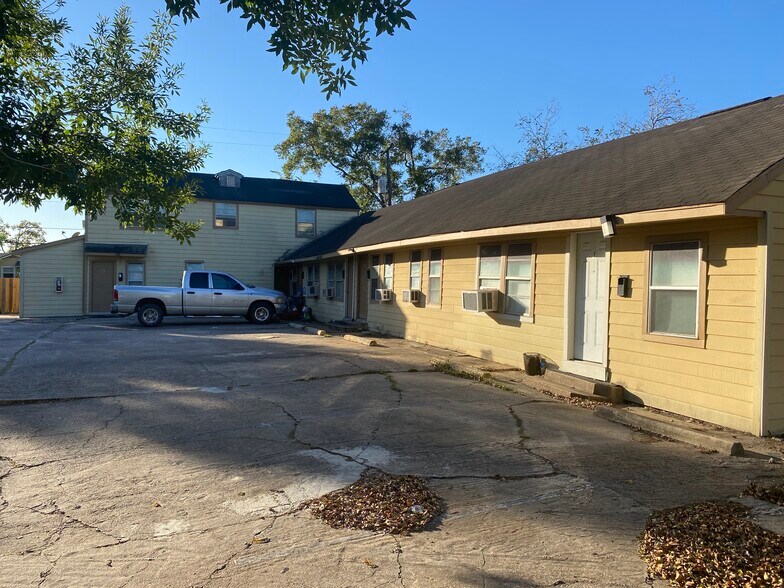 More Photos Of 1026 Miles St, Rosenberg Apartments For Sale