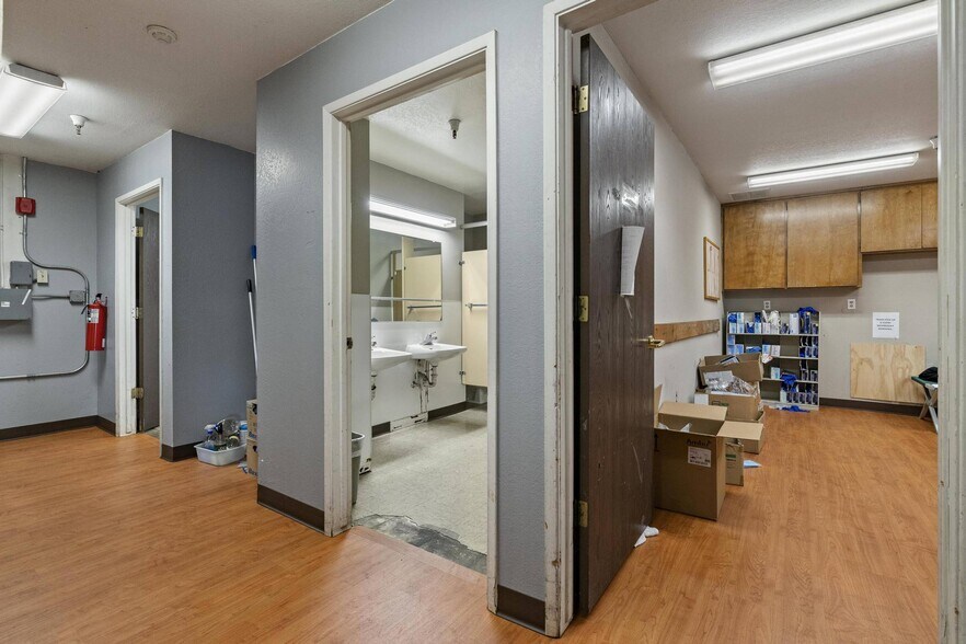 More Photos Of 110 Spring Hill Dr, Grass Valley Manufacturing For Sale