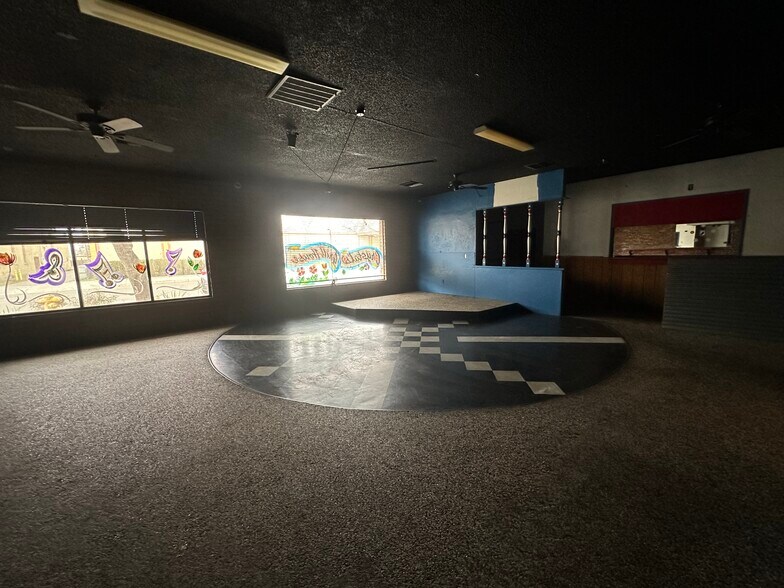More Photos Of 230 Fox St, Lemoore Restaurant For Sale