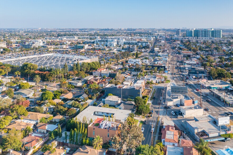 More Photos Of 2478 Penmar Ave, Venice Dormitory For Sale