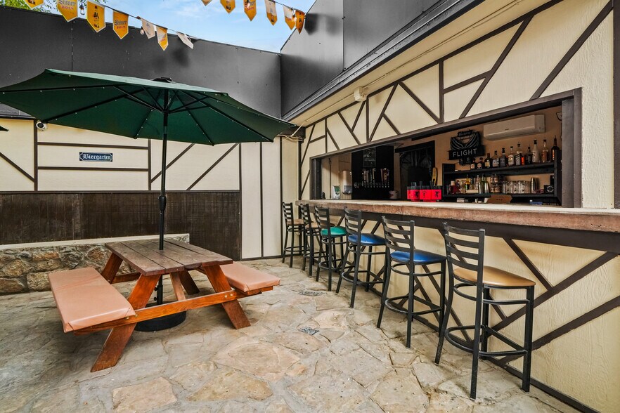 More Photos Of 5200 Doniphan Dr, El Paso Bar For Sale