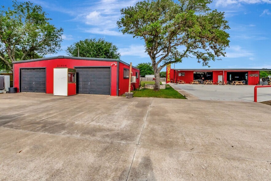 More Photos Of 23404 NW Zac Lentz Pky, Victoria General Retail For Sale