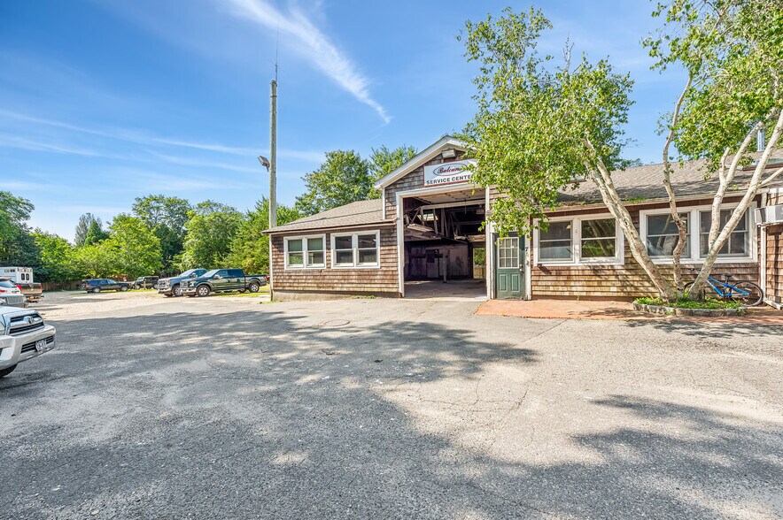 More Photos Of , Amagansett General Retail For Sale