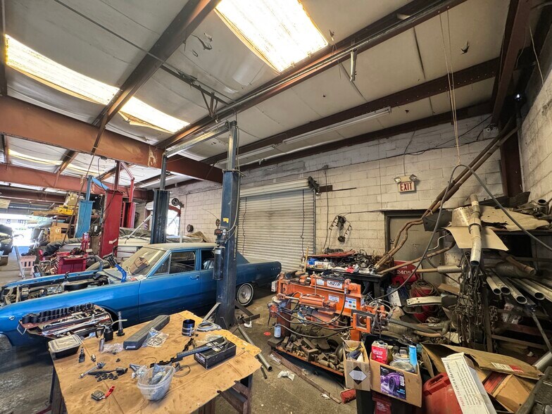 More Photos Of 4050 Lawrenceville Hwy NW, Lilburn Auto Repair For Sale