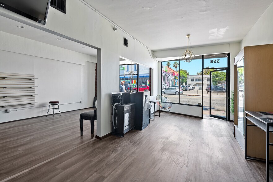 More Photos Of 355-359 N Fairfax Ave, Los Angeles Storefront Retail Office For Lease