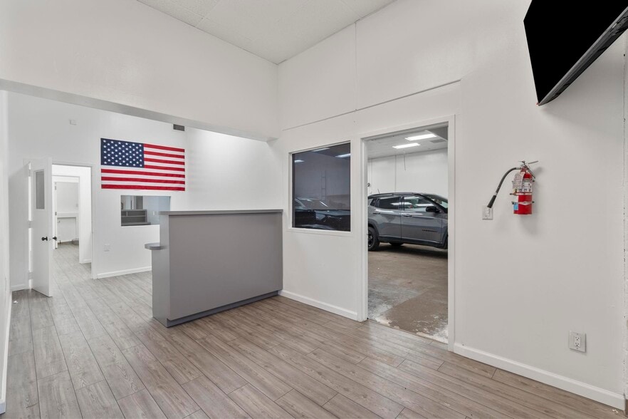 More Photos Of 914 E Main St, Stamford Warehouse For Sale